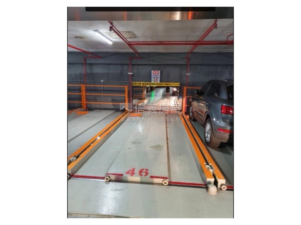 葳格博閱車位房屋室內格局與周邊環境