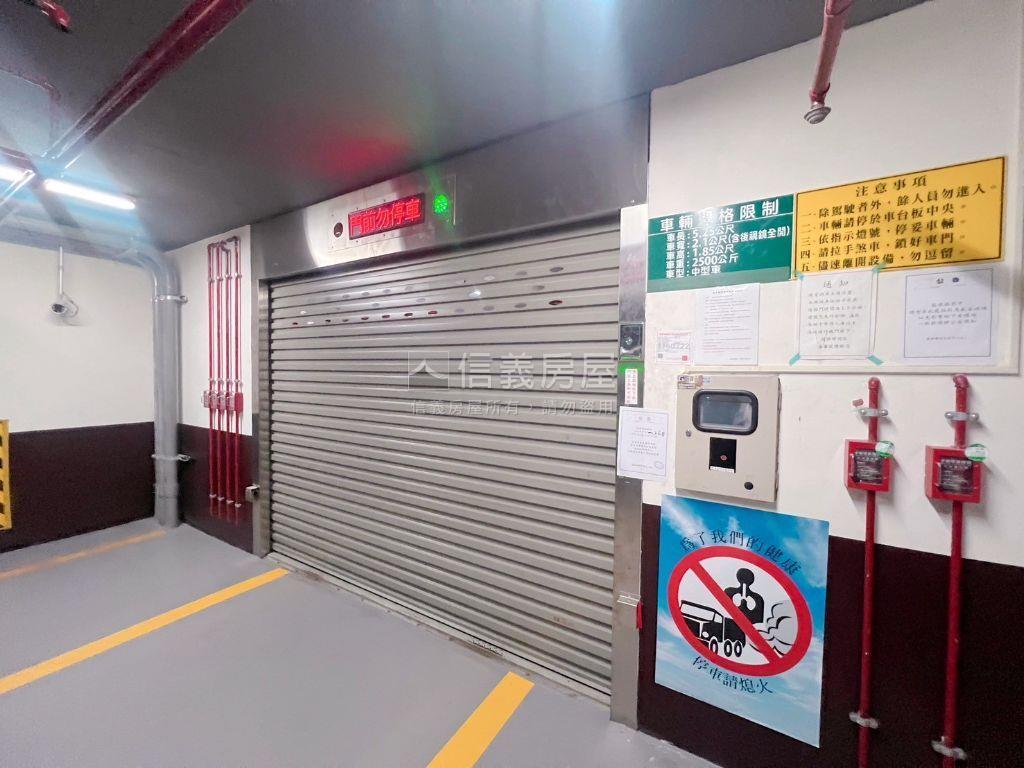 葳格博閱車位房屋室內格局與周邊環境
