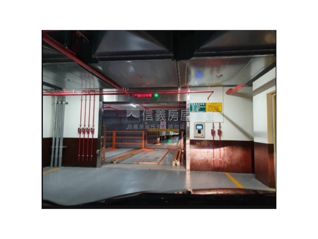 葳格博閱車位房屋室內格局與周邊環境