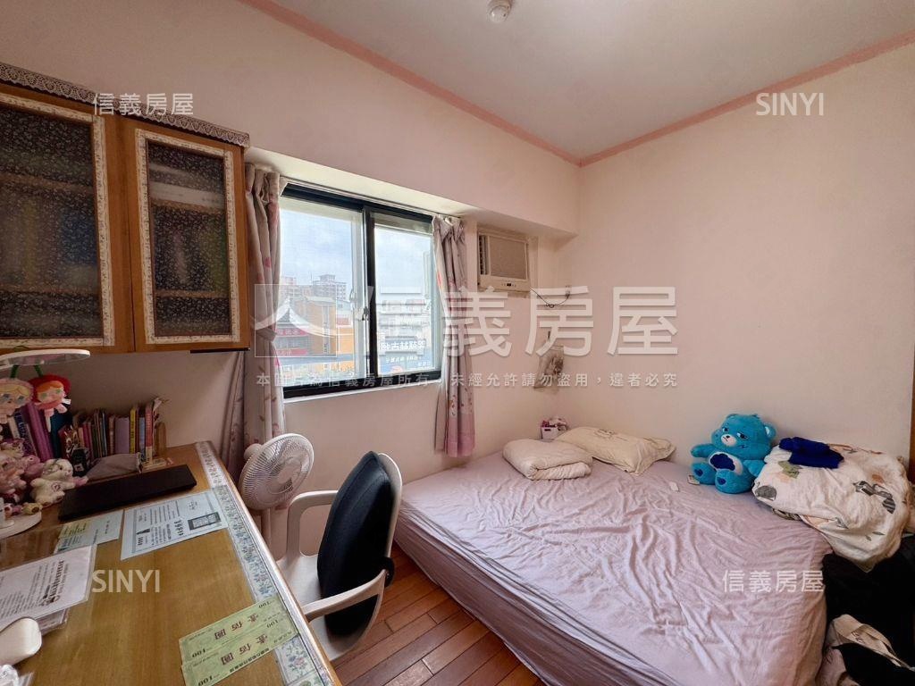 國泰瑞士花園三房車位房屋室內格局與周邊環境