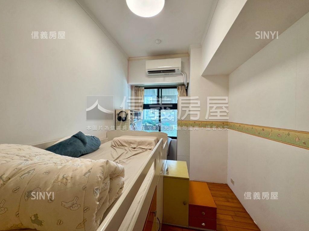 國泰瑞士花園三房車位房屋室內格局與周邊環境