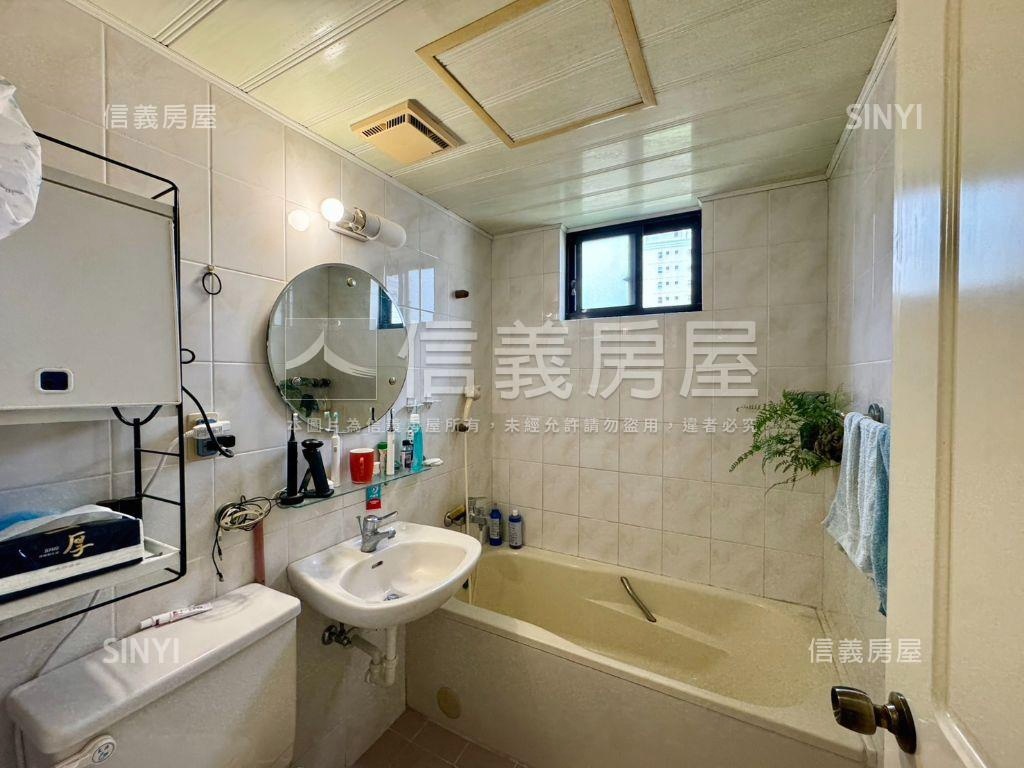 國泰瑞士花園三房車位房屋室內格局與周邊環境
