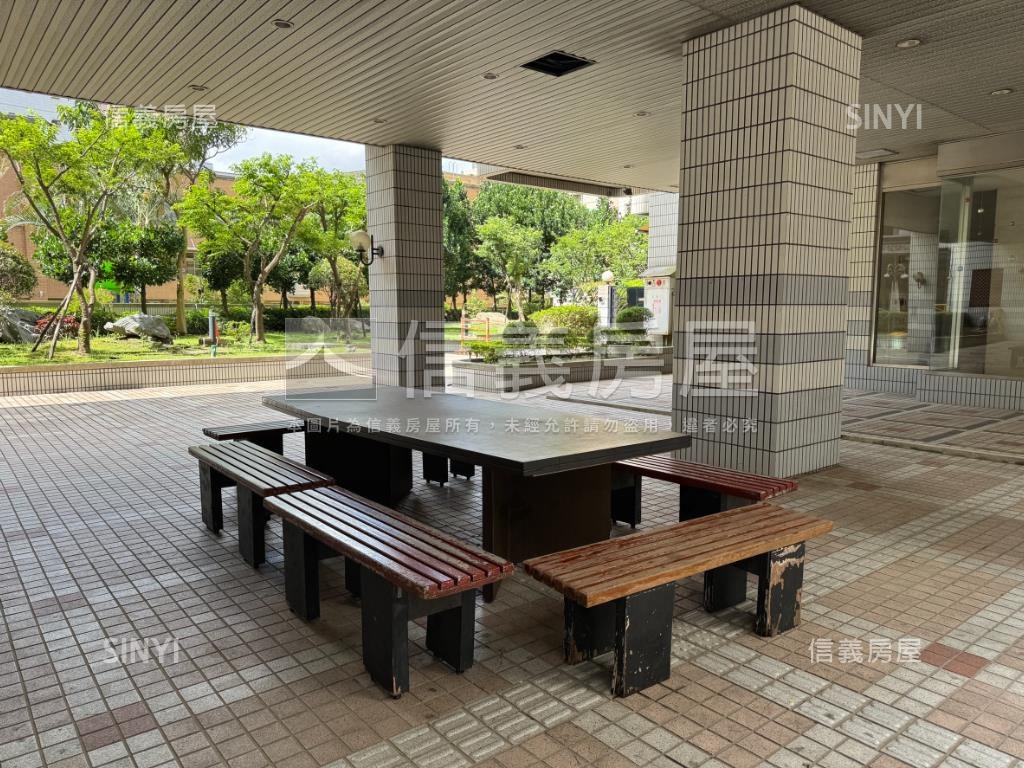 國泰瑞士花園三房車位房屋室內格局與周邊環境