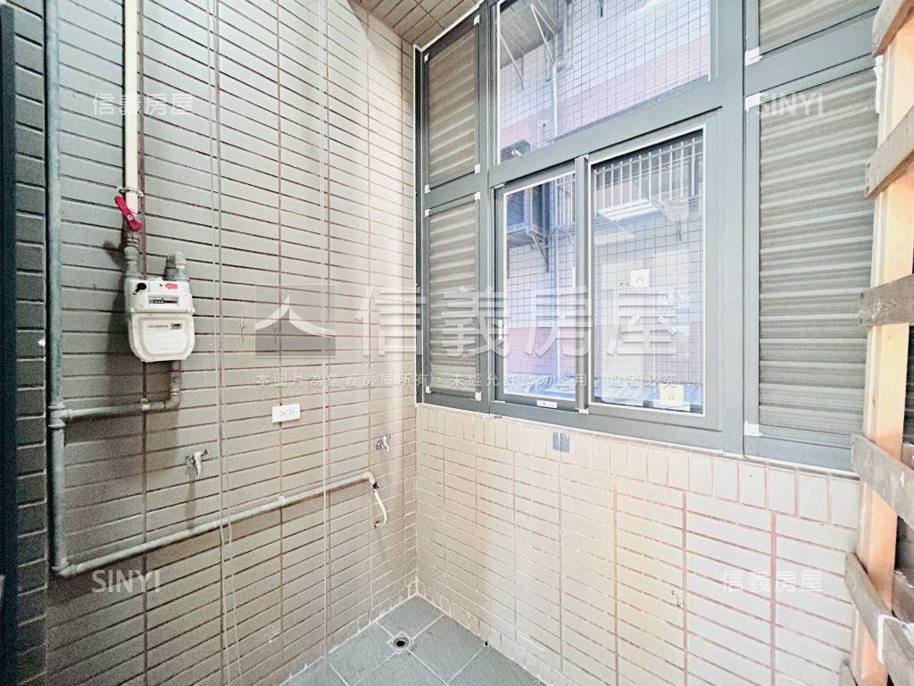 稀有大露台庭院戶房屋室內格局與周邊環境