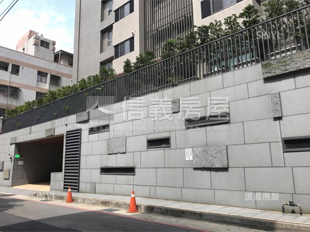 稀有大露台庭院戶房屋室內格局與周邊環境