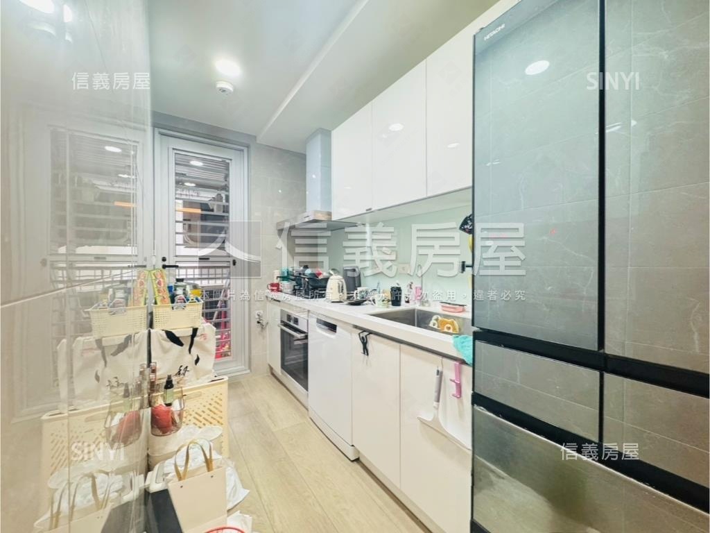 傍公園生活小露臺２房車位房屋室內格局與周邊環境