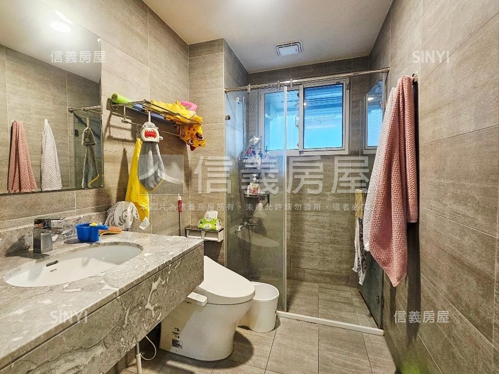 傍公園生活小露臺２房車位房屋室內格局與周邊環境