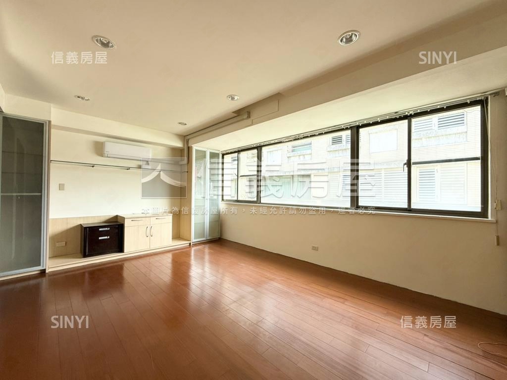 近捷運－震後邊間雙車別墅房屋室內格局與周邊環境