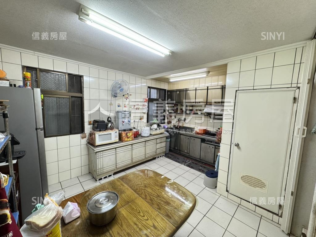 來財！國際路透天店面房屋室內格局與周邊環境