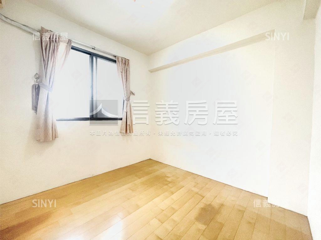 近輕軌邊間採光三房美寓房屋室內格局與周邊環境