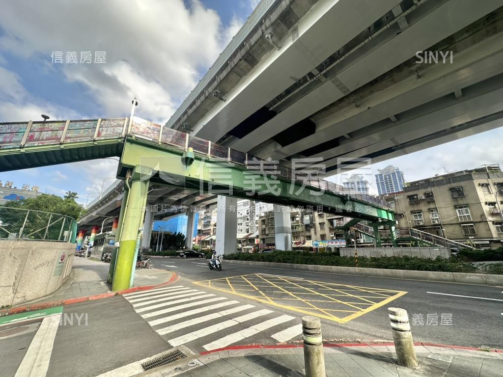 市民璀璨坡平車位房屋室內格局與周邊環境