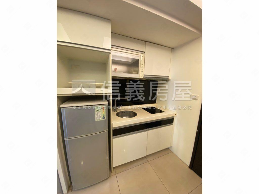 專任崇德文心。小豪宅房屋室內格局與周邊環境