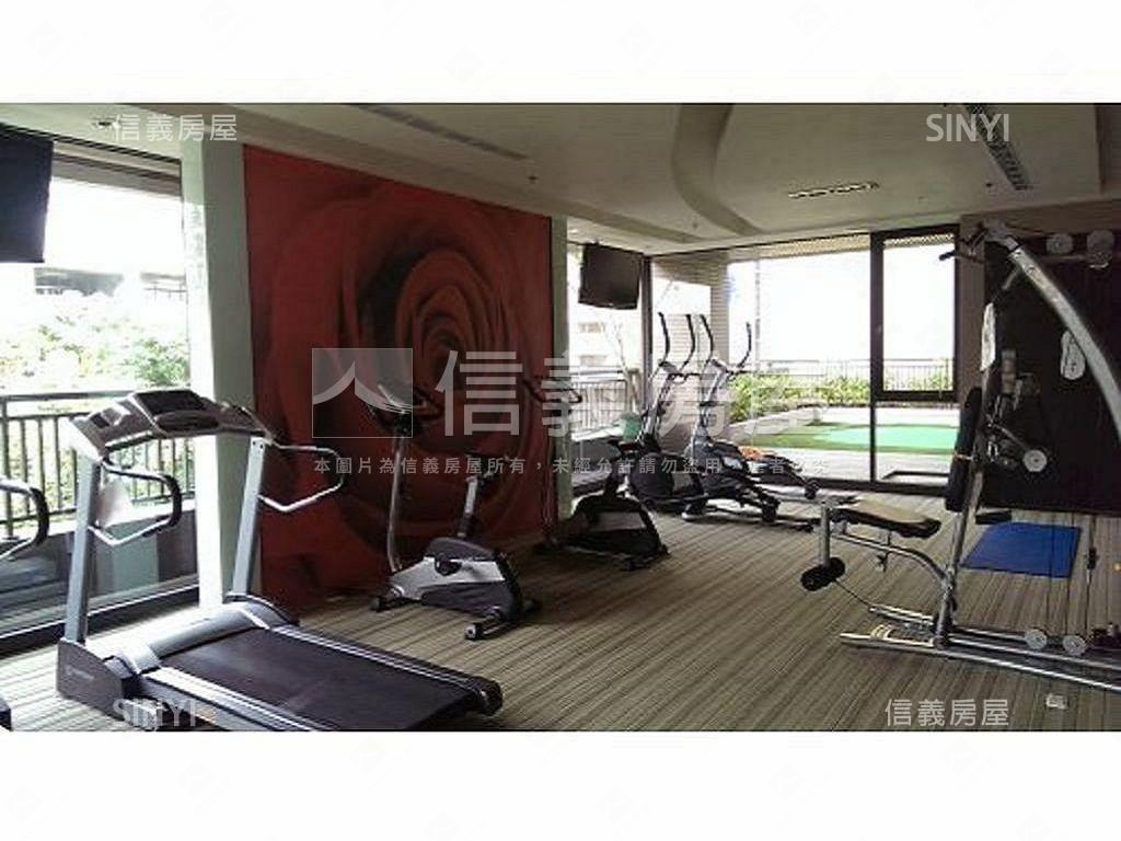 專任崇德文心。小豪宅房屋室內格局與周邊環境