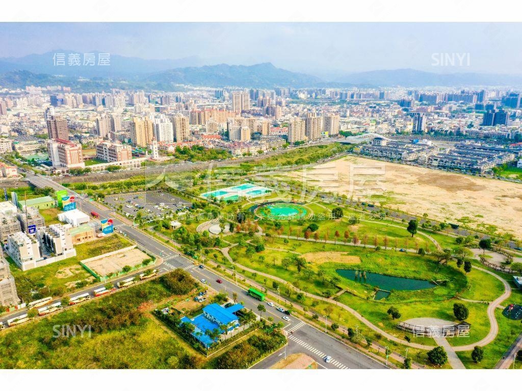 專任崇德文心。小豪宅房屋室內格局與周邊環境