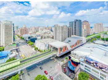 專任崇德文心。小豪宅