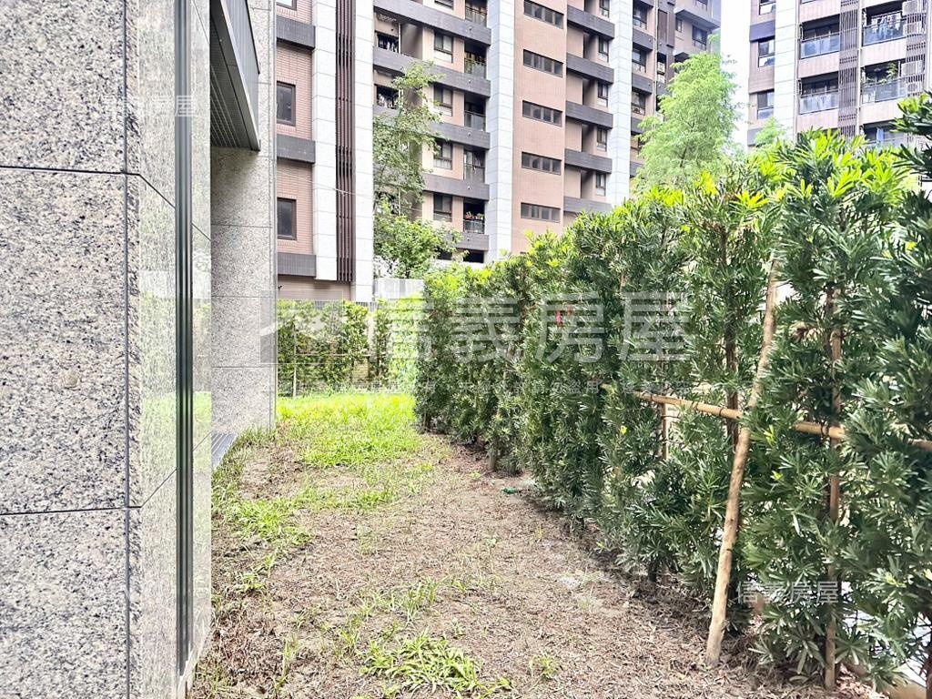 新埔英倫公園庭院一樓三房房屋室內格局與周邊環境