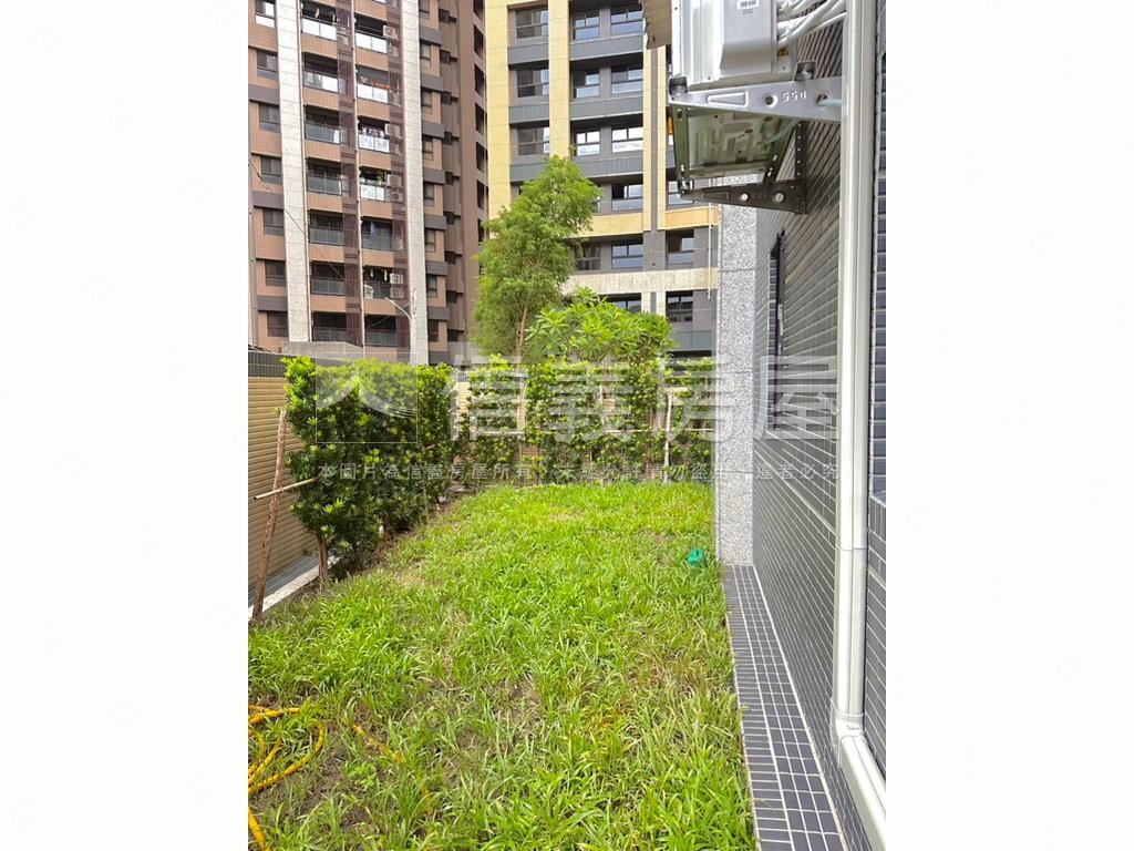 新埔英倫公園庭院一樓三房房屋室內格局與周邊環境