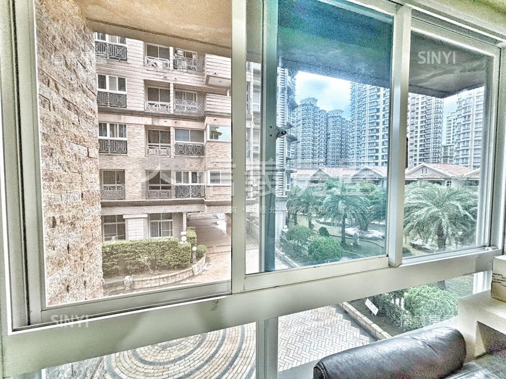 台北灣面中庭三房房屋室內格局與周邊環境