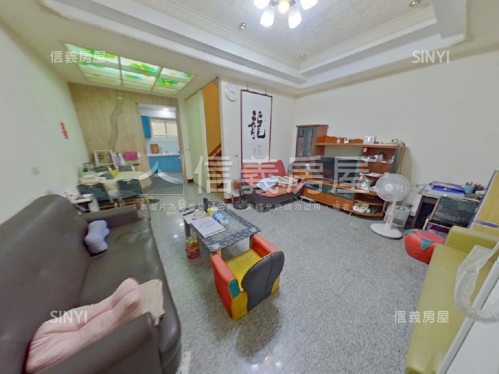 縣政十九街清雅透天房屋室內格局與周邊環境