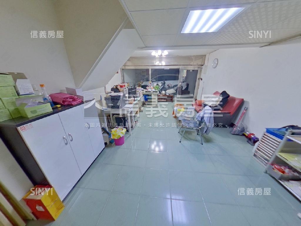 縣政十九街清雅透天房屋室內格局與周邊環境