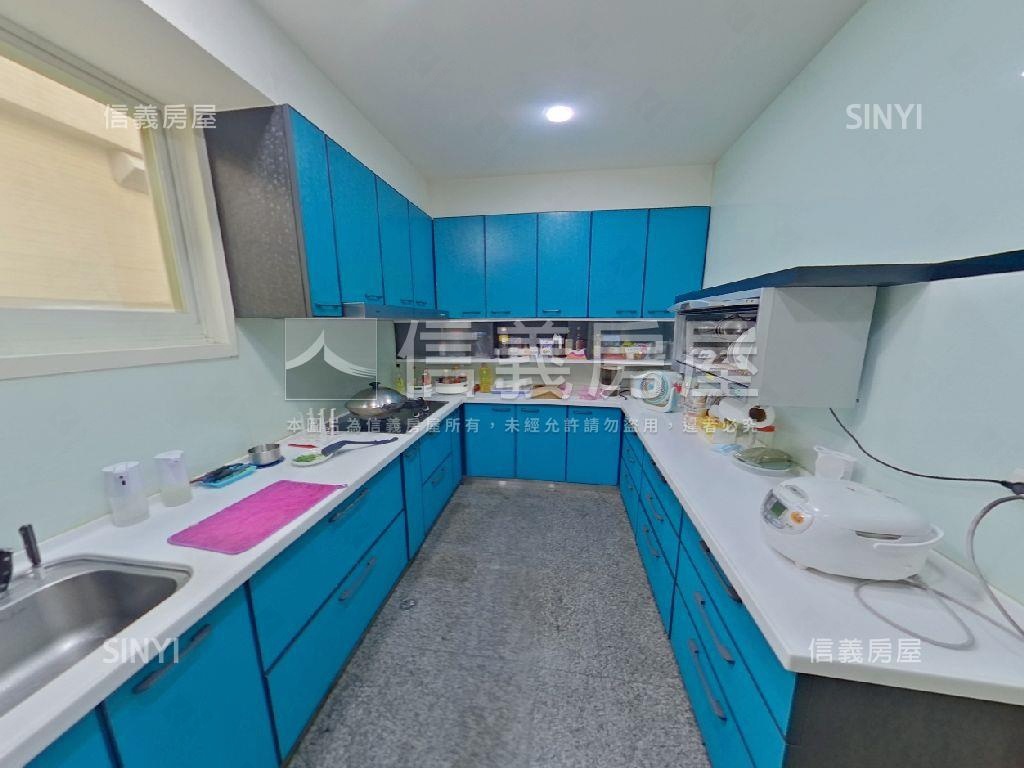縣政十九街清雅透天房屋室內格局與周邊環境