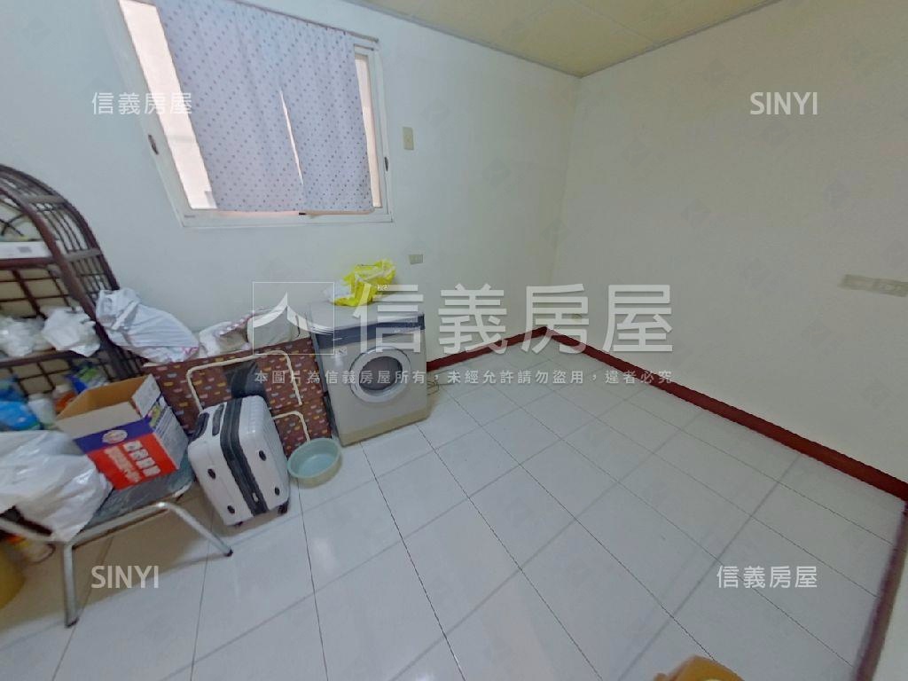 縣政十九街清雅透天房屋室內格局與周邊環境