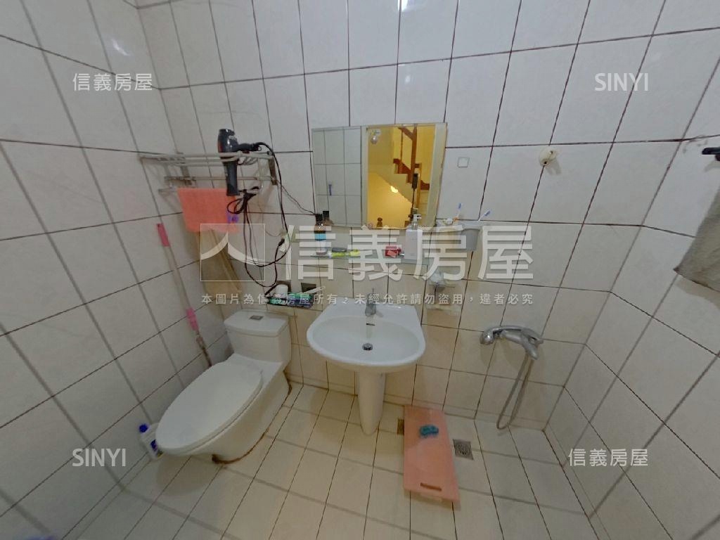 縣政十九街清雅透天房屋室內格局與周邊環境