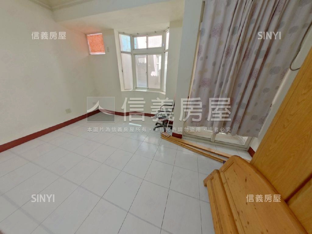 縣政十九街清雅透天房屋室內格局與周邊環境