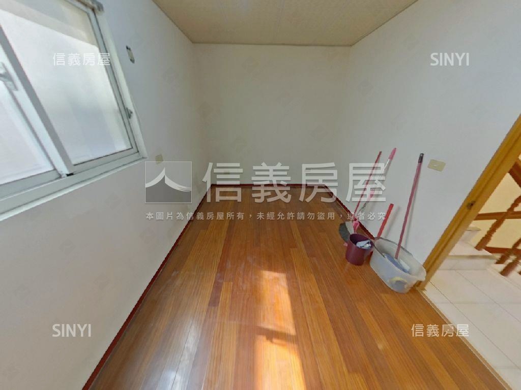 縣政十九街清雅透天房屋室內格局與周邊環境