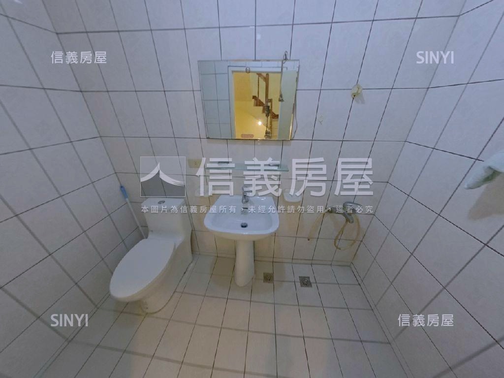 縣政十九街清雅透天房屋室內格局與周邊環境