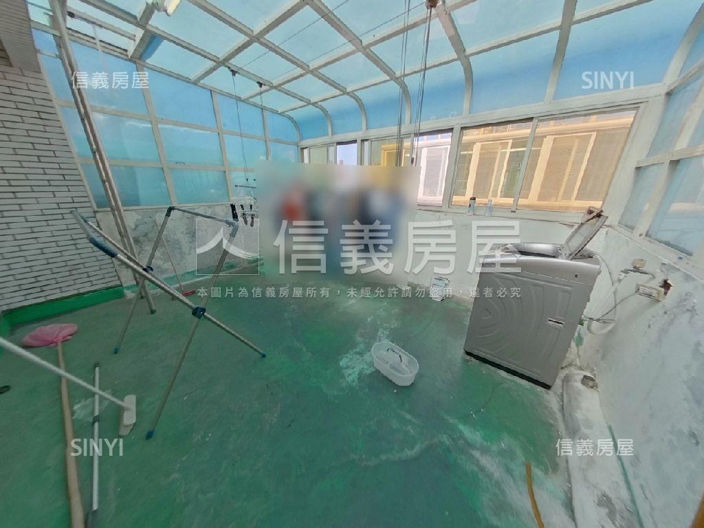 縣政十九街清雅透天房屋室內格局與周邊環境