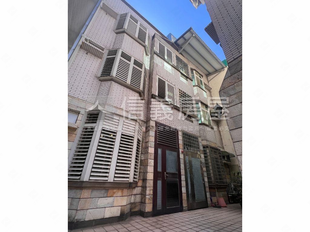 縣政十九街清雅透天房屋室內格局與周邊環境