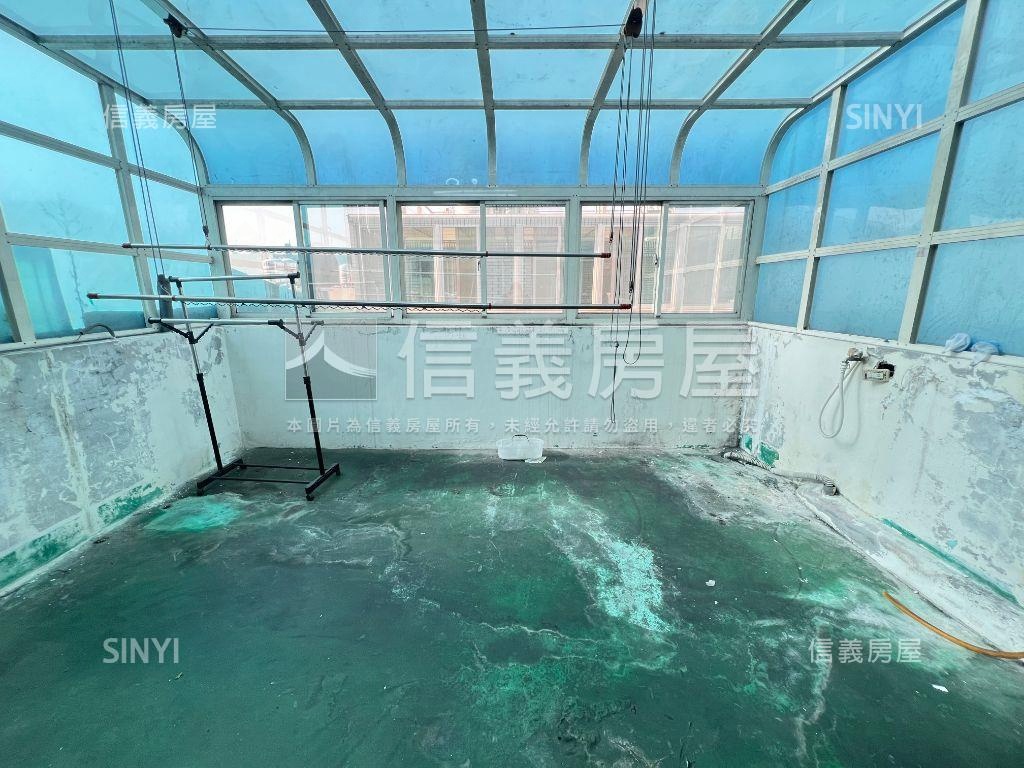 縣政十九街聚寶盆透天房屋室內格局與周邊環境