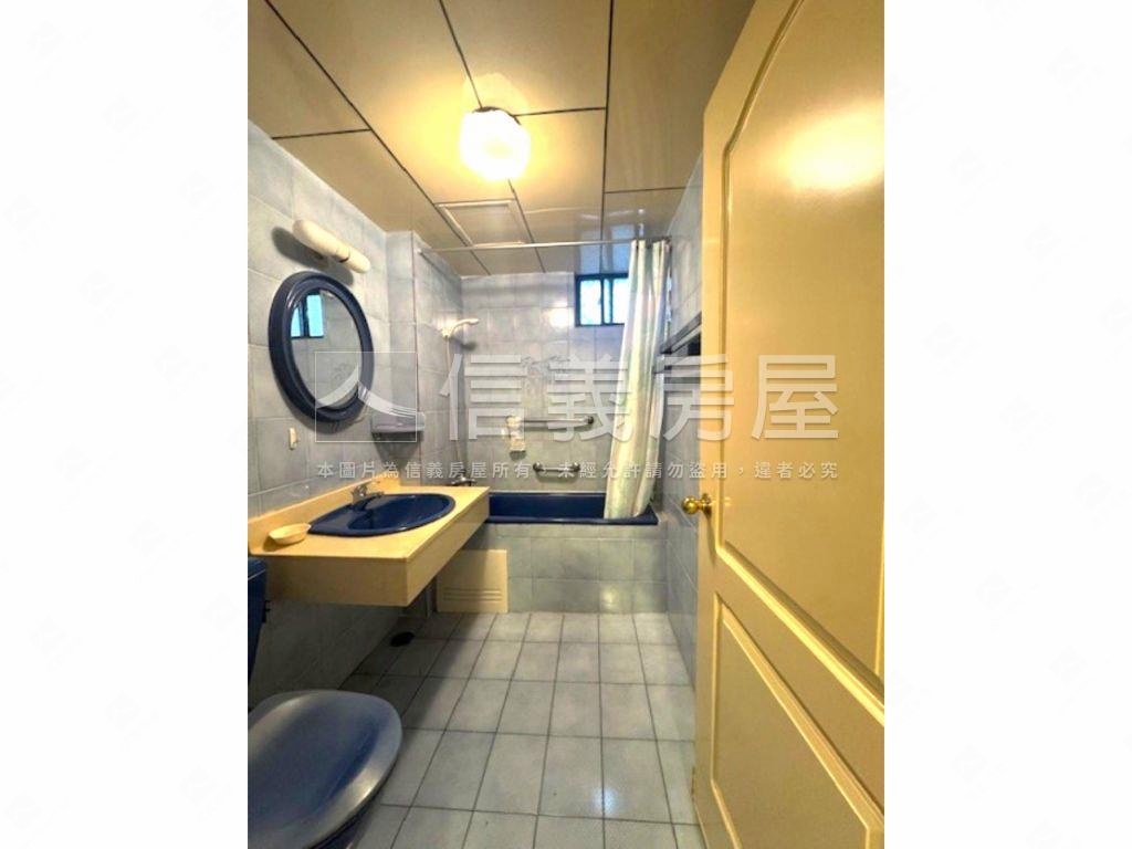 雅苑管理華廈坡平車位房屋室內格局與周邊環境