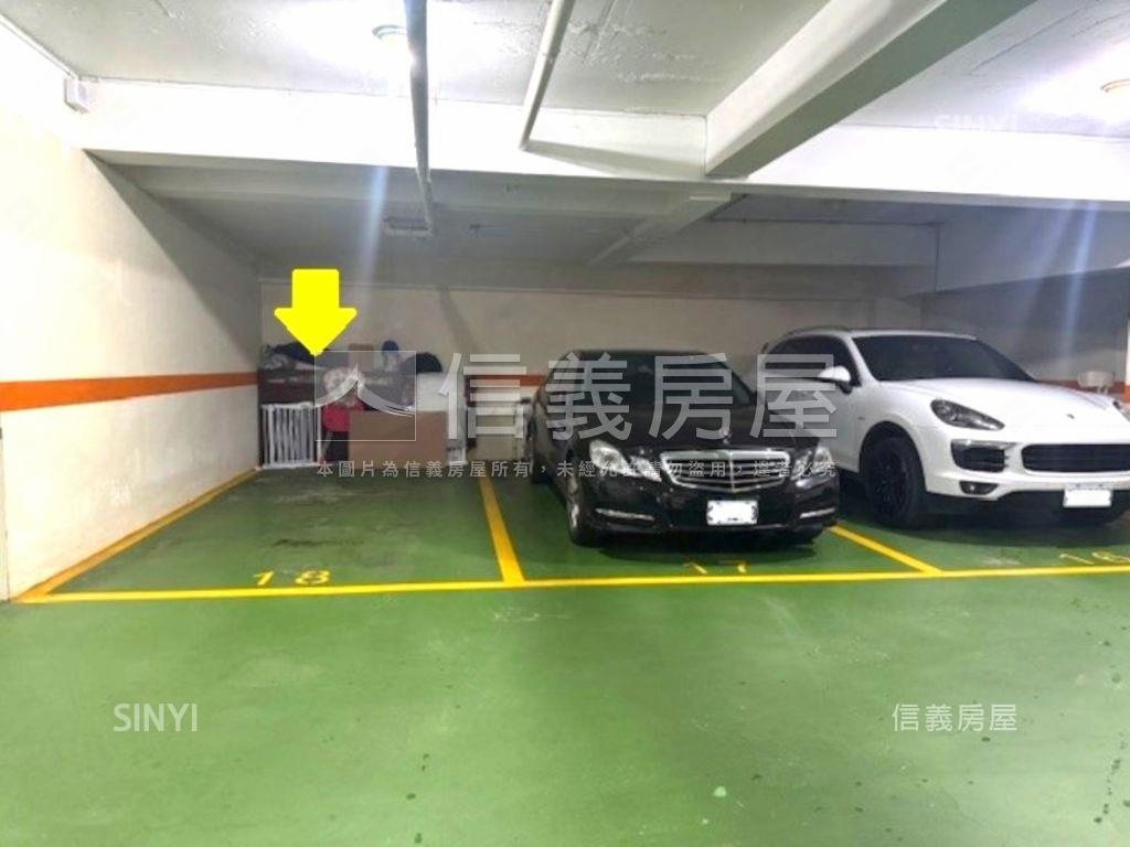 雅苑管理華廈坡平車位房屋室內格局與周邊環境