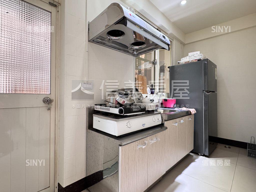 楠梓車站熱鬧透店房屋室內格局與周邊環境