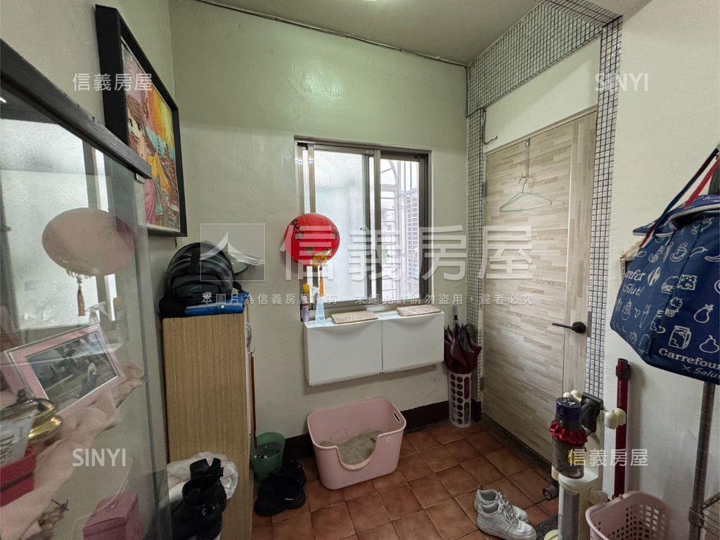 自強街低總頂呱呱房屋室內格局與周邊環境