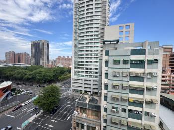 近捷運有陽台看公園小套房