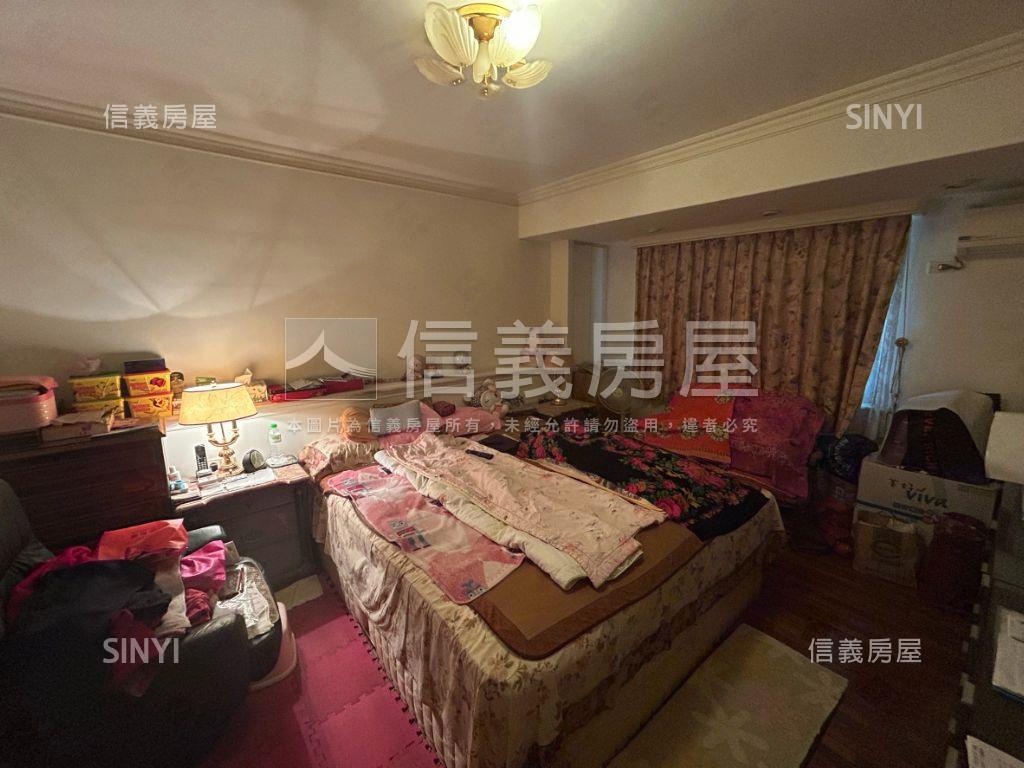 專任誠意出售華廈四房車位房屋室內格局與周邊環境