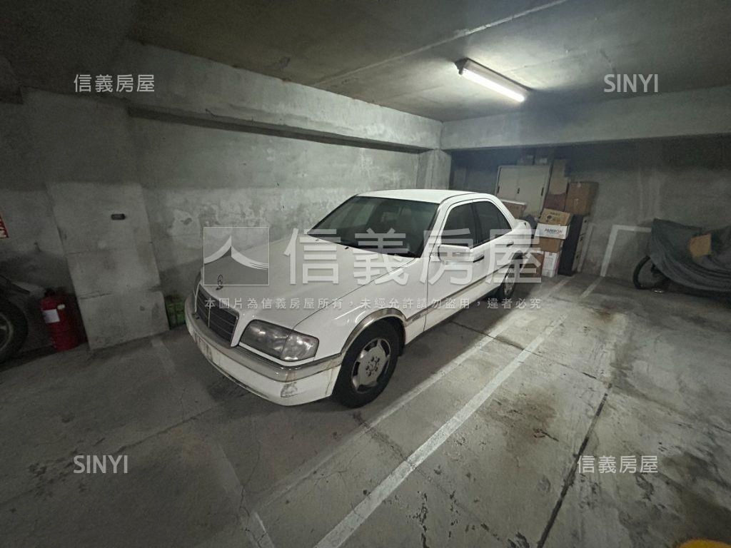 專任誠意出售華廈四房車位房屋室內格局與周邊環境