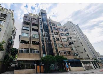 誠意出售華廈四房車位