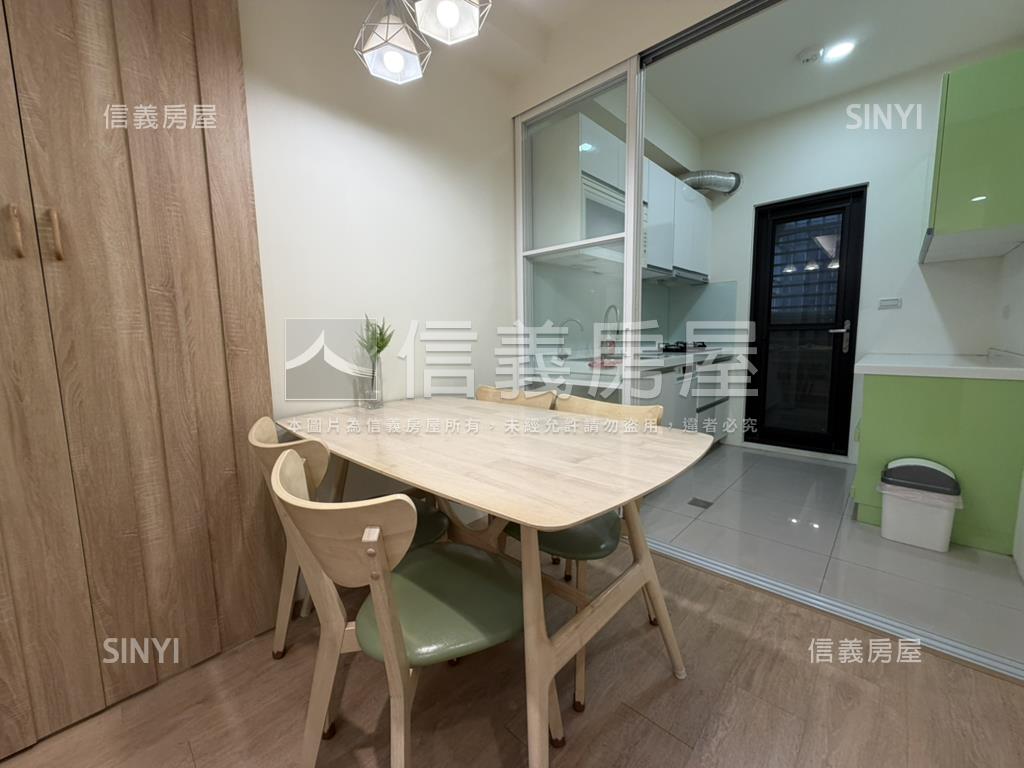 宸岳首品首選裝潢電梯三房房屋室內格局與周邊環境