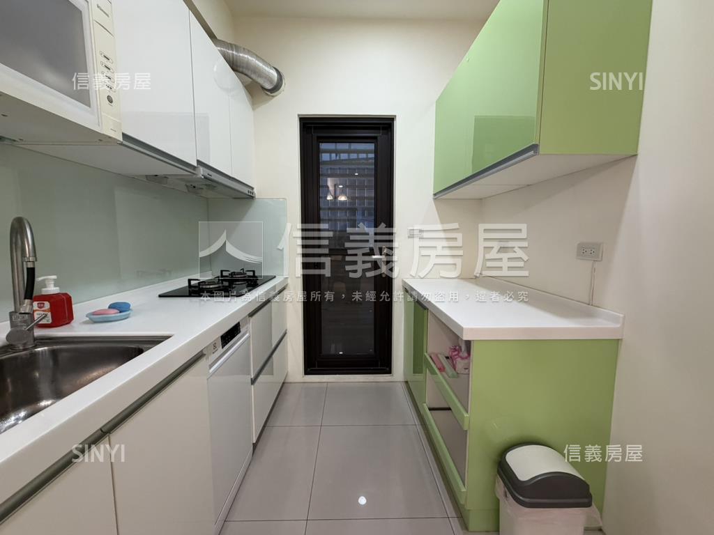 宸岳首品首選裝潢電梯三房房屋室內格局與周邊環境