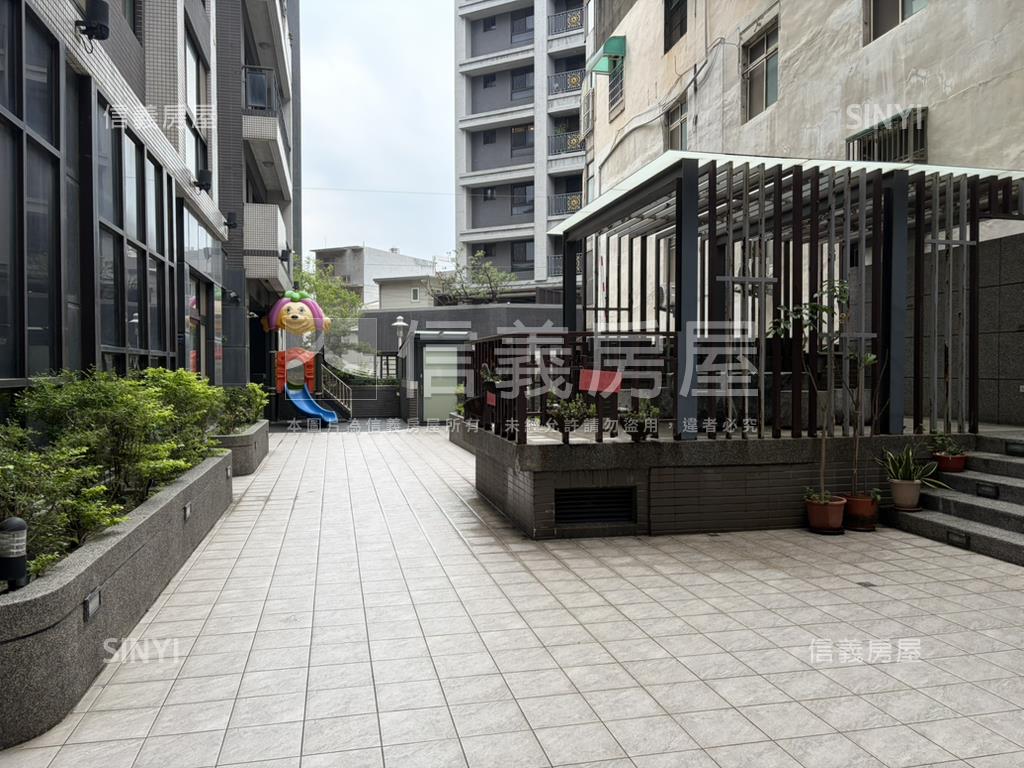 宸岳首品首選裝潢電梯三房房屋室內格局與周邊環境