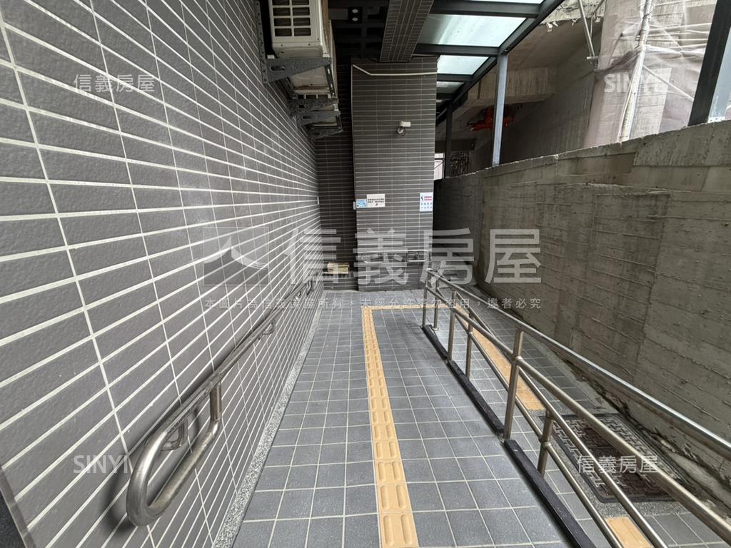 宸岳首品首選裝潢電梯三房房屋室內格局與周邊環境