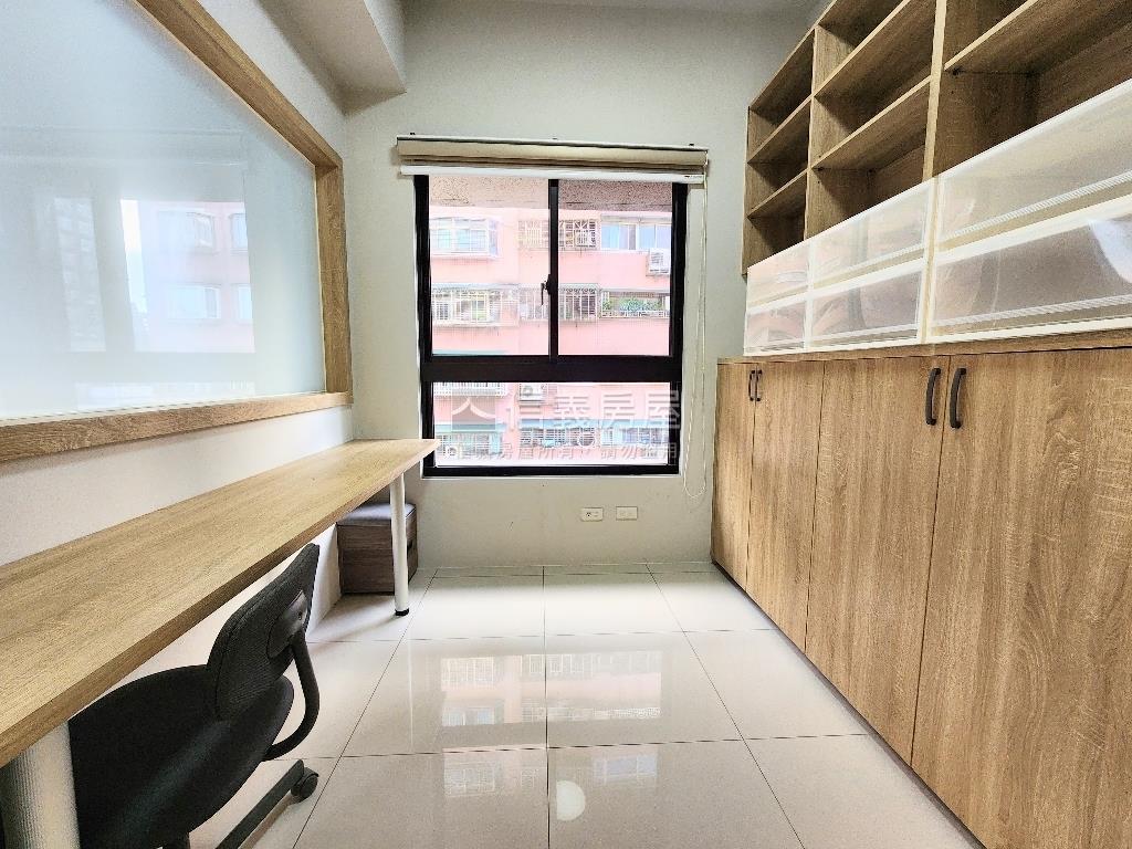 江翠捷運三房坡平車位房屋室內格局與周邊環境