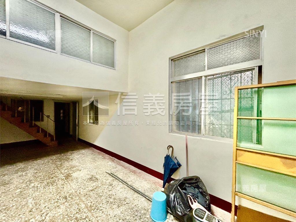 德賢商圈三角窗１＋２樓店房屋室內格局與周邊環境