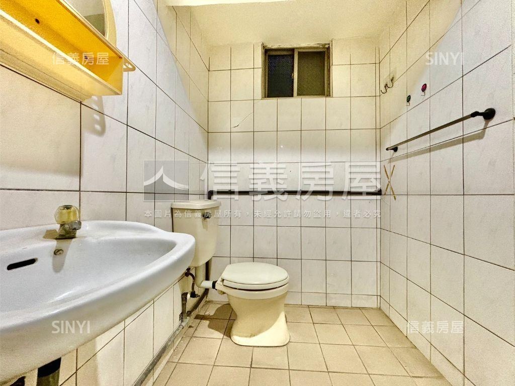 德賢商圈三角窗１＋２樓店房屋室內格局與周邊環境