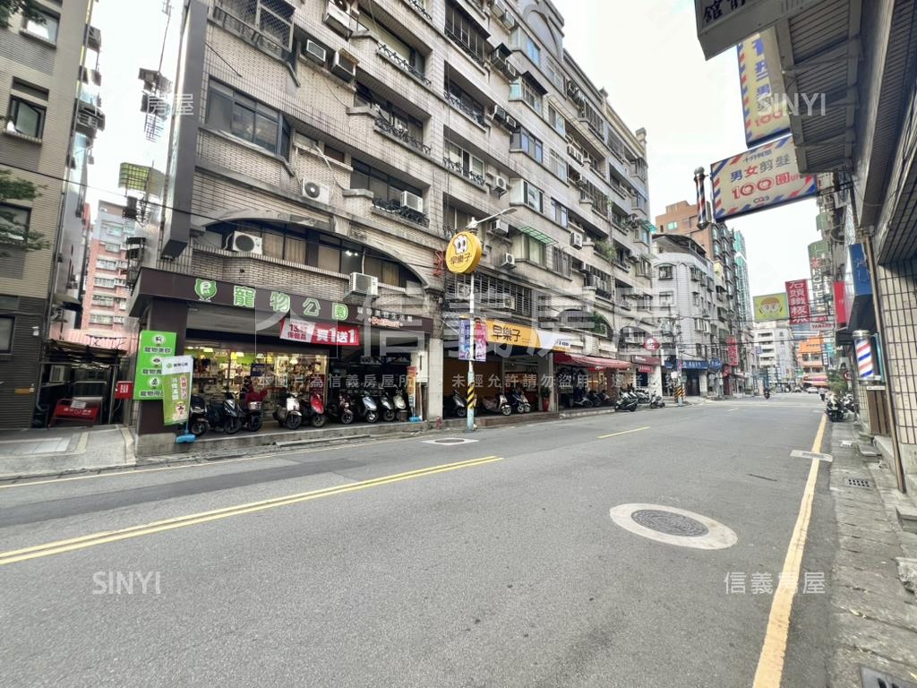 板南線府中後站金店面房屋室內格局與周邊環境
