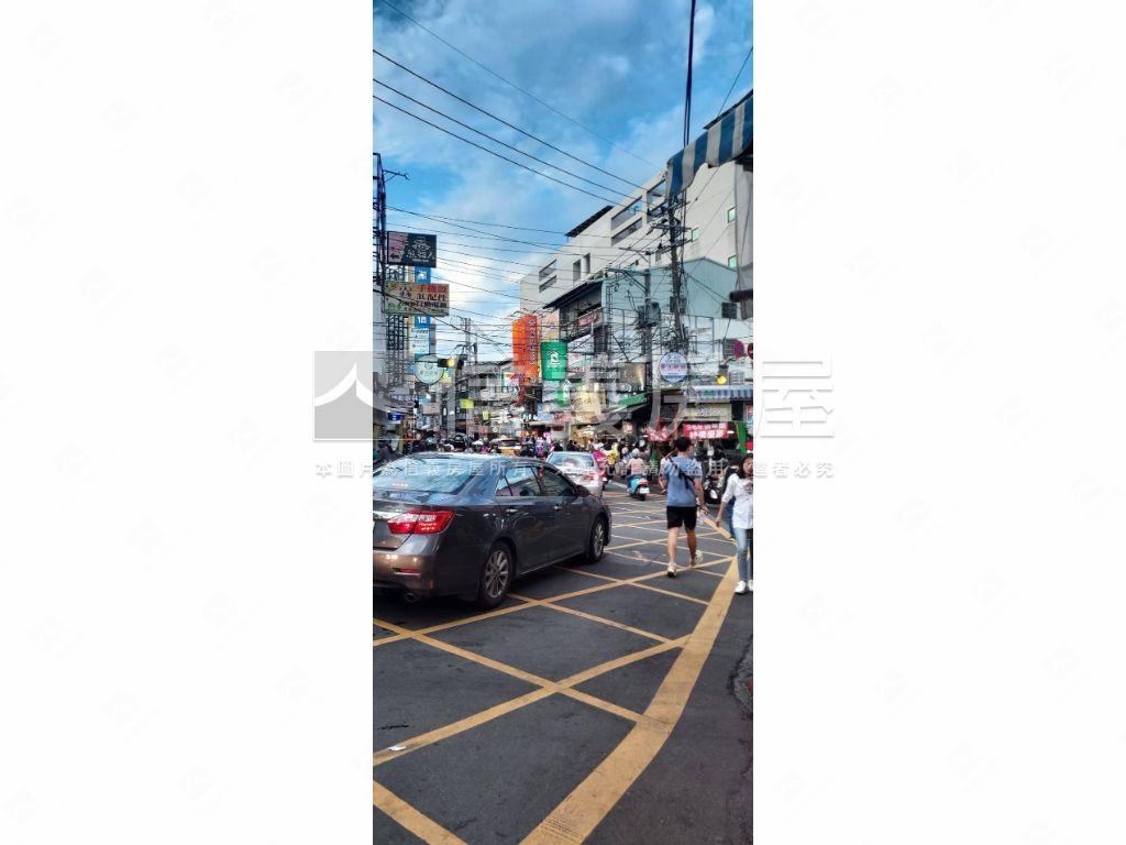 東海夜市角間透天雙店面房屋室內格局與周邊環境
